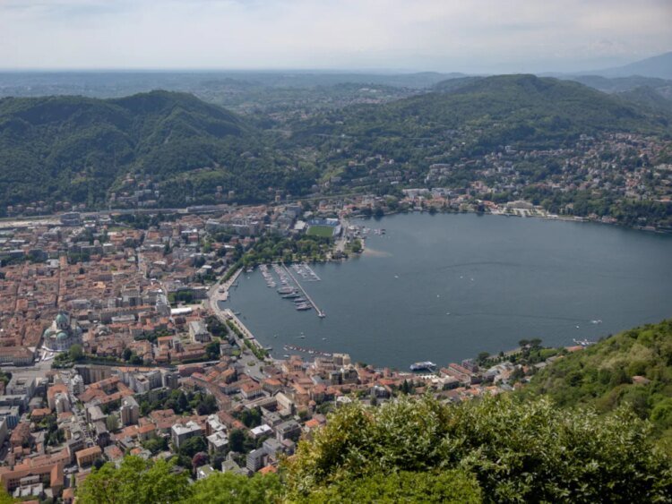 Ticino under pressure as cross-border shopping in Italy surges