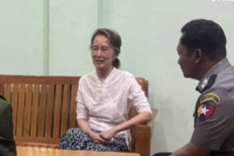 Media: Aung San Suu Kyi’s prison sentence changed to house arrest