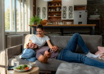 Modern dating has changed, but a professional wingman says these six lessons haven’t