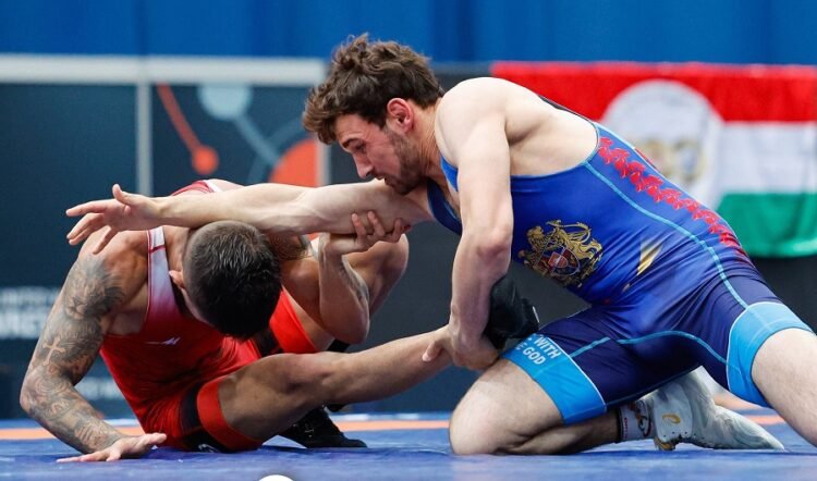Arsen Harutyunyan and Khachatur Khachatryan started with a victory
