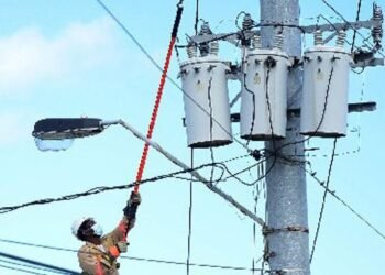 Man found dead on road, suspected electrocution | News Extra