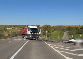 In Vulcanesti, a car collided with a truck. A woman died