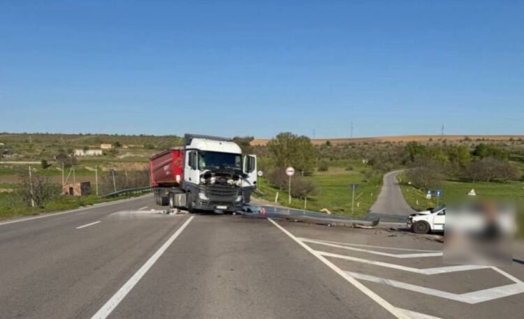In Vulcanesti, a car collided with a truck. A woman died