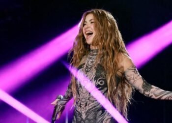 Shakira mourns the death of a worker during the assembly of her concert in Rio de Janeiro