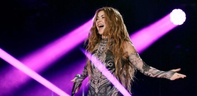 Shakira mourns the death of a worker during the assembly of her concert in Rio de Janeiro