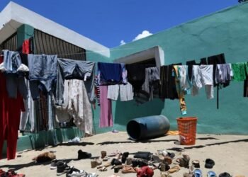 They sleep on the floor and dry their mattresses in the sun: The panorama in Los Alcarrizos, after floods