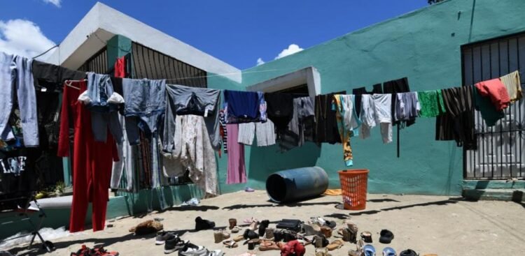 They sleep on the floor and dry their mattresses in the sun: The panorama in Los Alcarrizos, after floods