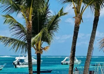 They ask to regulate the maritime chaos in a strip of bathers on Bávaro beach