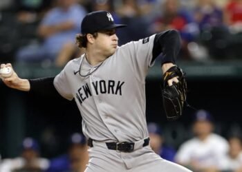 Schlittler beats deGrom in epic duel with 6 scoreless innings, Yankees beat Texas 3-2