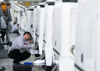 Manufacturing defies Mideast energy shock