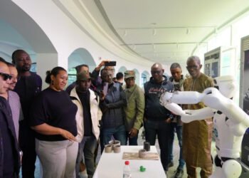 Intl delegates inspired by Shanghai robotics innovation, human connection