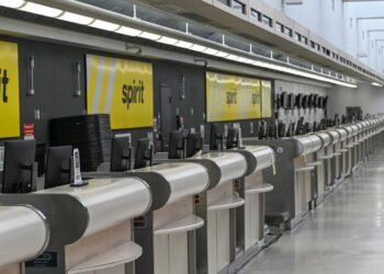 What will Spirit Airlines do with people who bought flights before it closes? Here we tell you