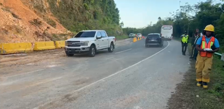 Traffic restored on Juan Pablo II highway after rock slide
