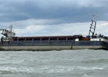 8 personnel on the ship that ran aground in Sakarya were evacuated