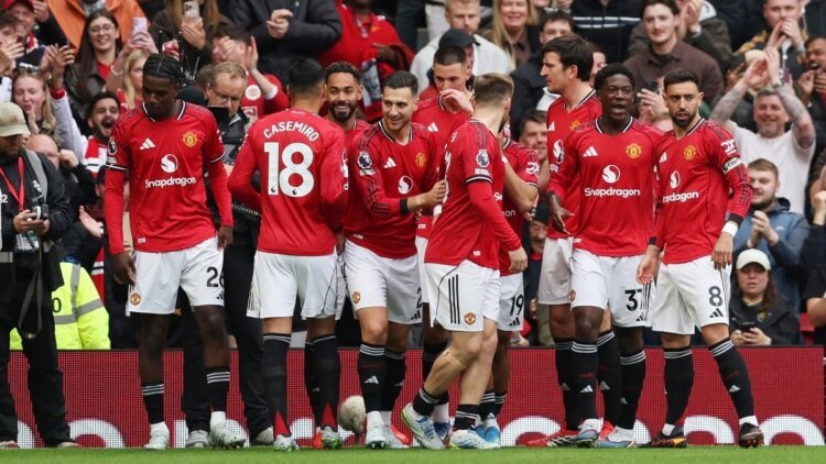 Manchester United beat Liverpool at home