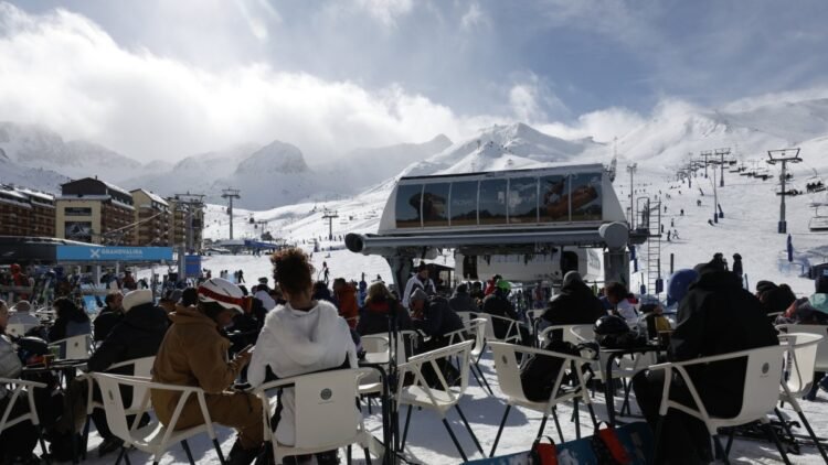 Andbank d’Andorra promotes financing to adapt the Pas de la Casa terraces