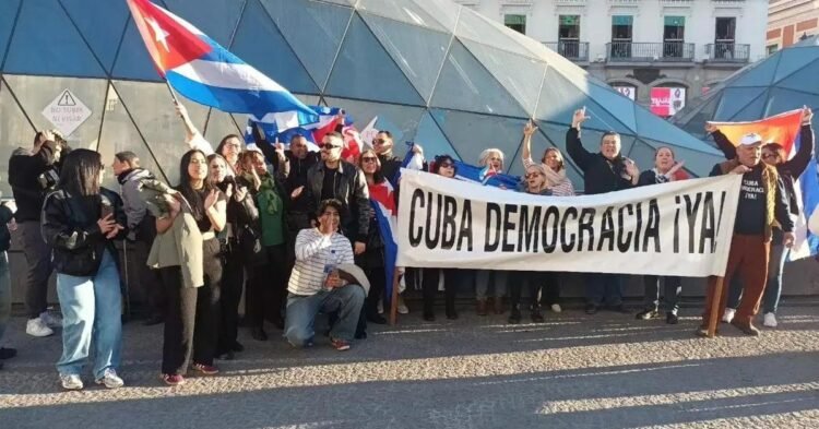 Spain: Nationalized Cubans lean towards the Psoe and Vox