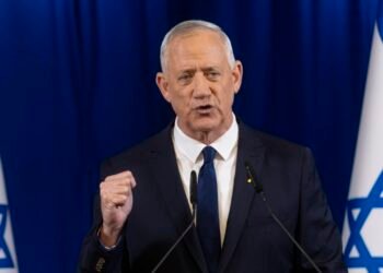 Bennett-Lapid alliance could harm chances of replacing government, Benny Gantz warns