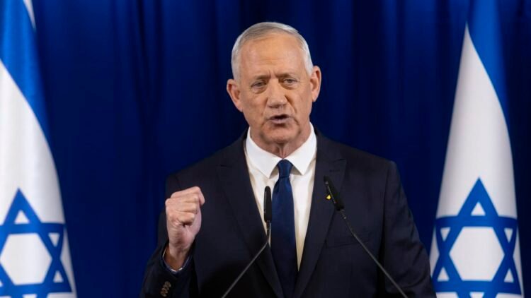 Bennett-Lapid alliance could harm chances of replacing government, Benny Gantz warns