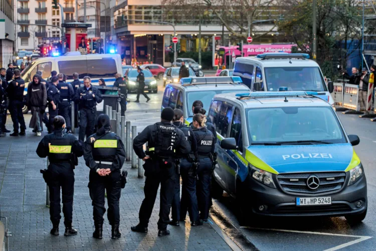 Hundreds of German police raid neo-Nazi youth gangs in 12 states