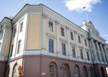 Foreign Ministry employee charged – brought secret papers home