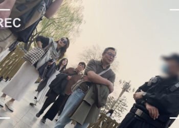 VIDEO. The group of the Latvian TV show is detained in China and their documents are confiscated