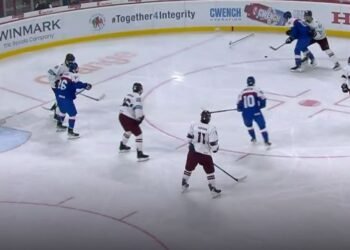 Latvian U-18 ice hockey players lose to Slovaks