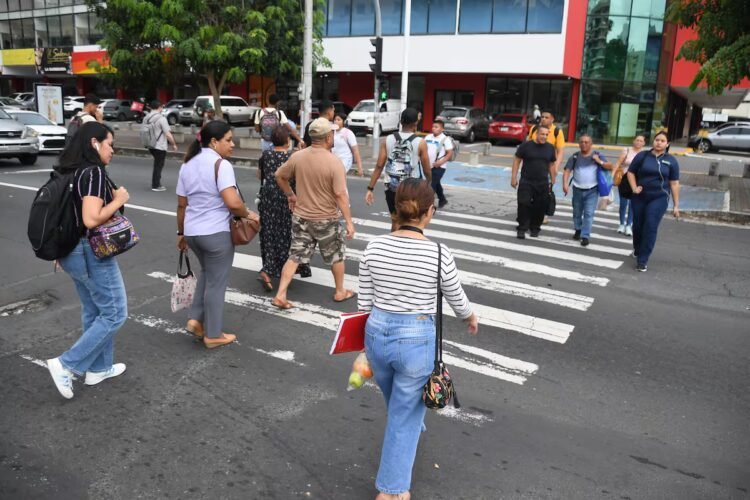 At least 113 thousand young people do not have formal employment in Panama