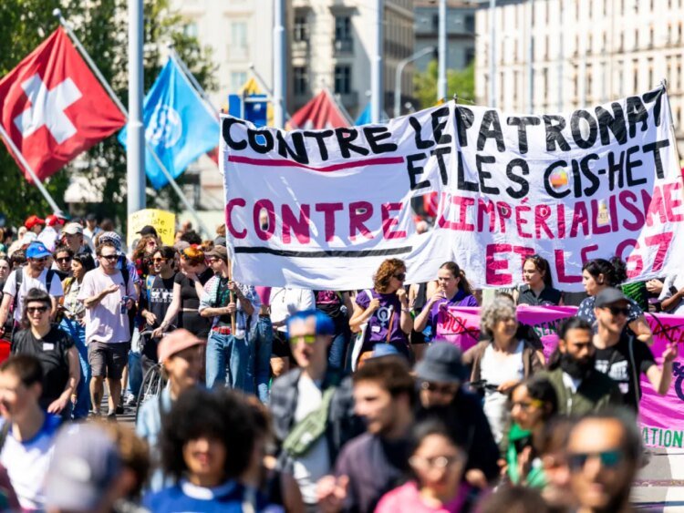 Nearly 3,000 people join May Day procession in Geneva