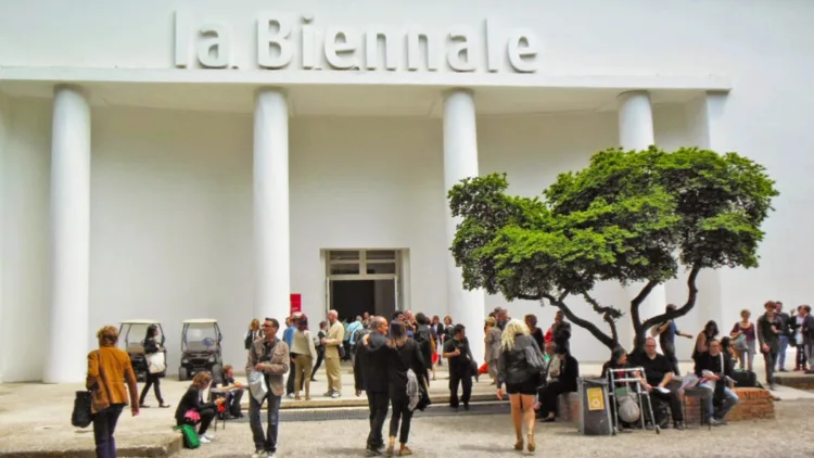 The Venice Biennale remains without a jury, the clashes over Russia and Israel intensify