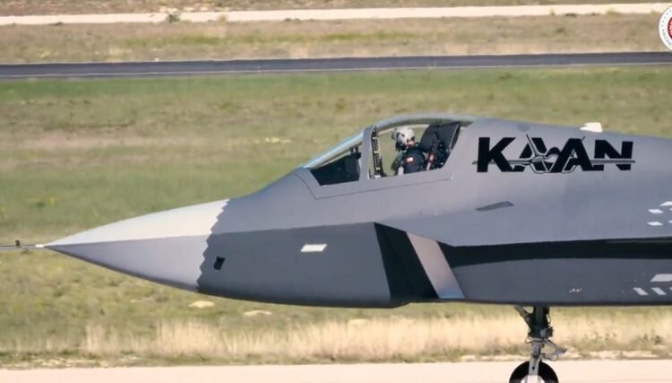 Türkiye seeks mass production of fighter KAAN + film