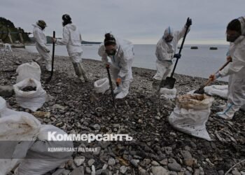 In Tuapse, the consequences of fires at the oil refinery and terminal are being eliminated
