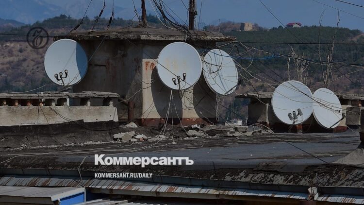 In Crimea, a third of residents use unlicensed satellite TV