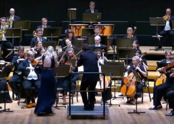 00:41FinlandConductor knocks million dollar violin out of violinist’s hand5248416