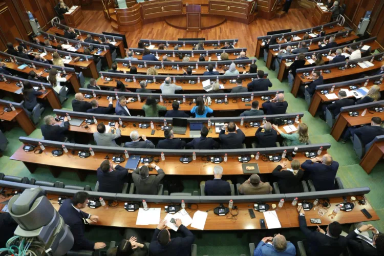 The government and the opposition are clashing over the 200-millions as help to meet the prices