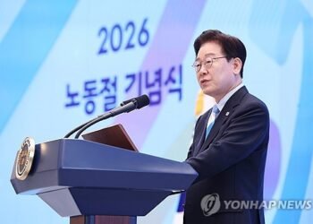 (LEAD) Lee vows zero compromise on workplace safety in Labor Day address