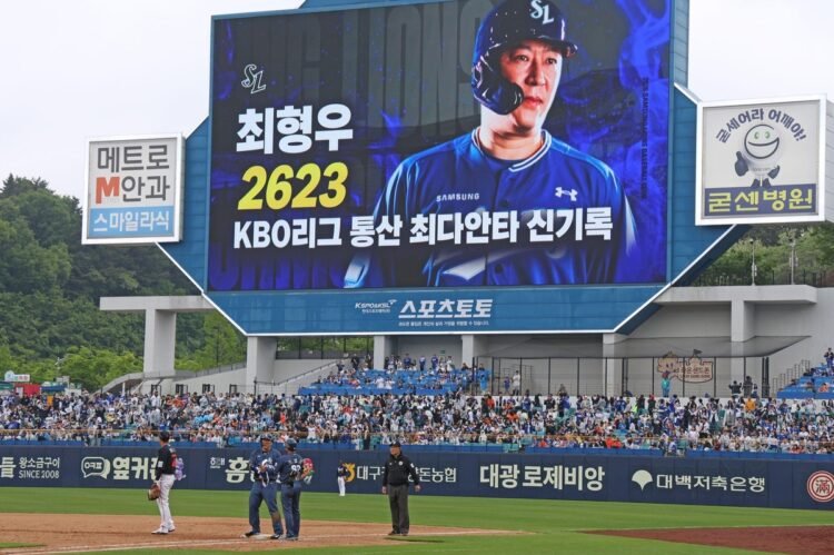 Lions veteran Choi Hyoung-woo becomes KBO career hits leader