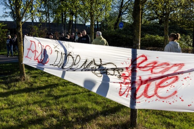 Police attacked with fireworks during latest anti-asylum protest