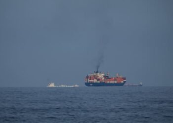 Iran claims to have attacked an American ship, the US denies