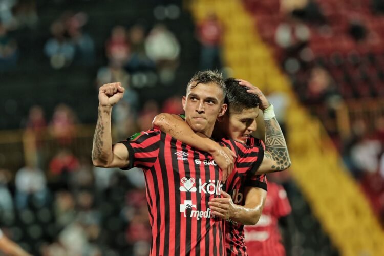 Alajuelense buys time and clings to the faith of a miracle