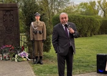A tribute was paid to the memory of the victims of the Genocide at the khachkar located in Warsaw’s Armenian Park
