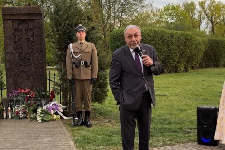 A tribute was paid to the memory of the victims of the Genocide at the khachkar located in Warsaw’s Armenian Park