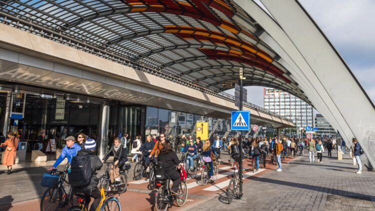 Commuting to Amsterdam and Utrecht soars amid housing pressures
