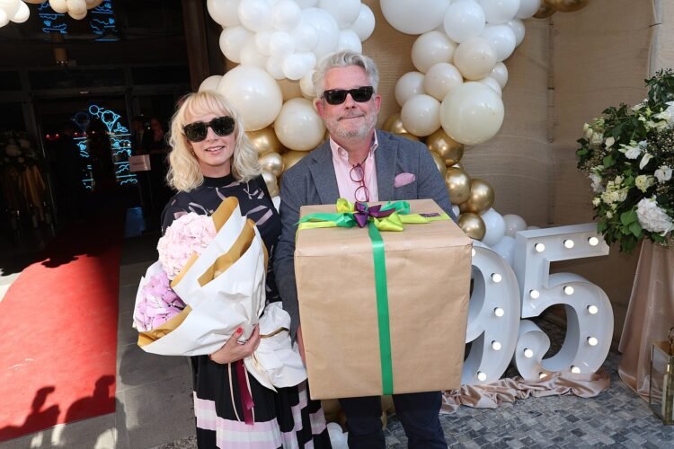 Bohdal’s celebration: A cake in parts, a fine and Klaus’ crashed car. What were the gifts like? express