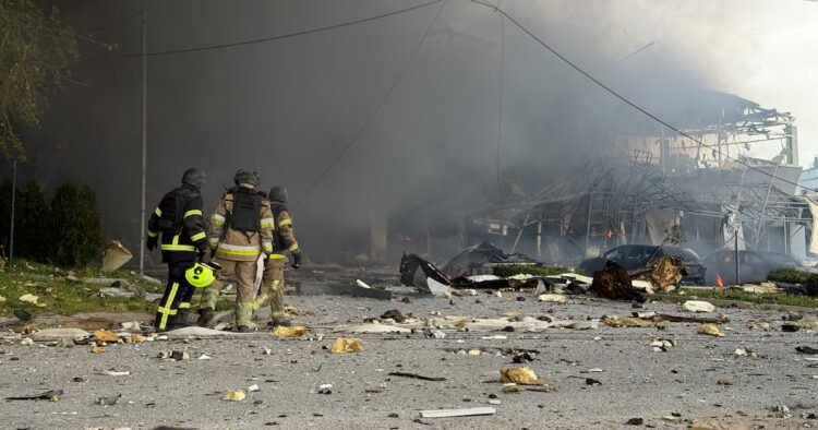 Ukraine: 27 killed in latest Russian attacks before Kyiv deadline on proposed ceasefire – The Irish Times