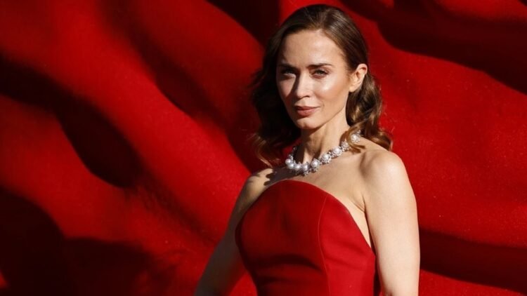 “Do something that makes you happy!”- Emily Blunt’s work advice angers followers: Dreams don’t pay our rent!