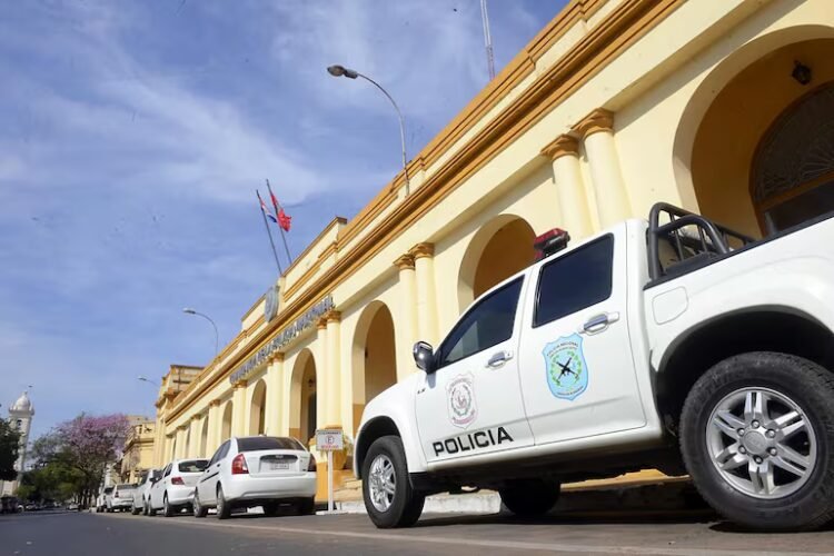 They separate a police officer filmed when he allegedly consumed drugs – Police