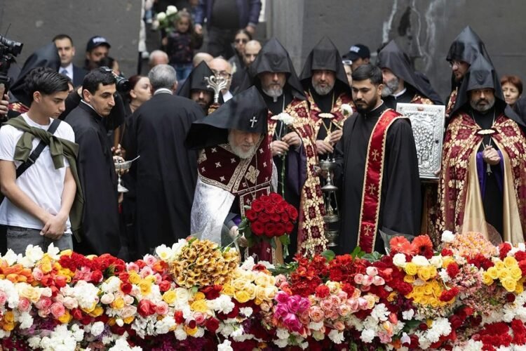 “Don’t disrupt the day’s counsel and our feelings” The patriarchal exhortation was the best answer. Gennady Mnatsakanyan