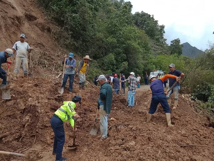 45 tourists trapped by collapse in the Wine Cascade rescued safe and sound