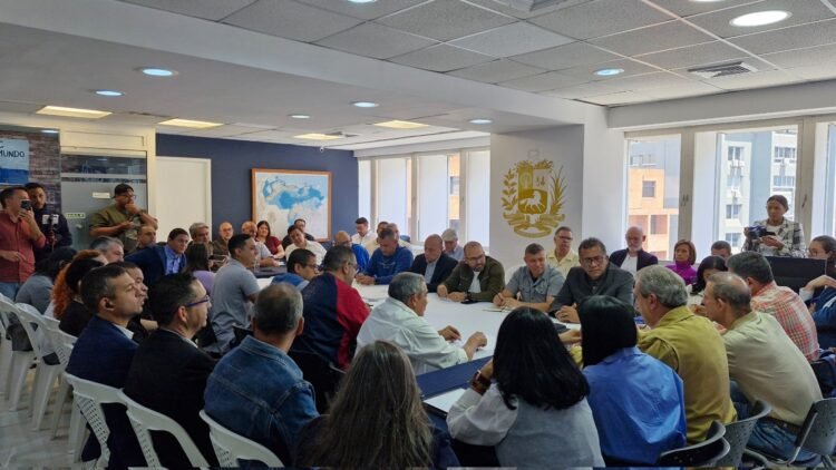 Unitary Platform exposes roadmap for the transition to fifty former political prisoners